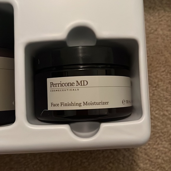 Perricone MD power treatment essentials 3 piece set - Picture 4 of 4